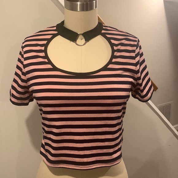 ROMWE Tops - O-Ring Cut Out Top